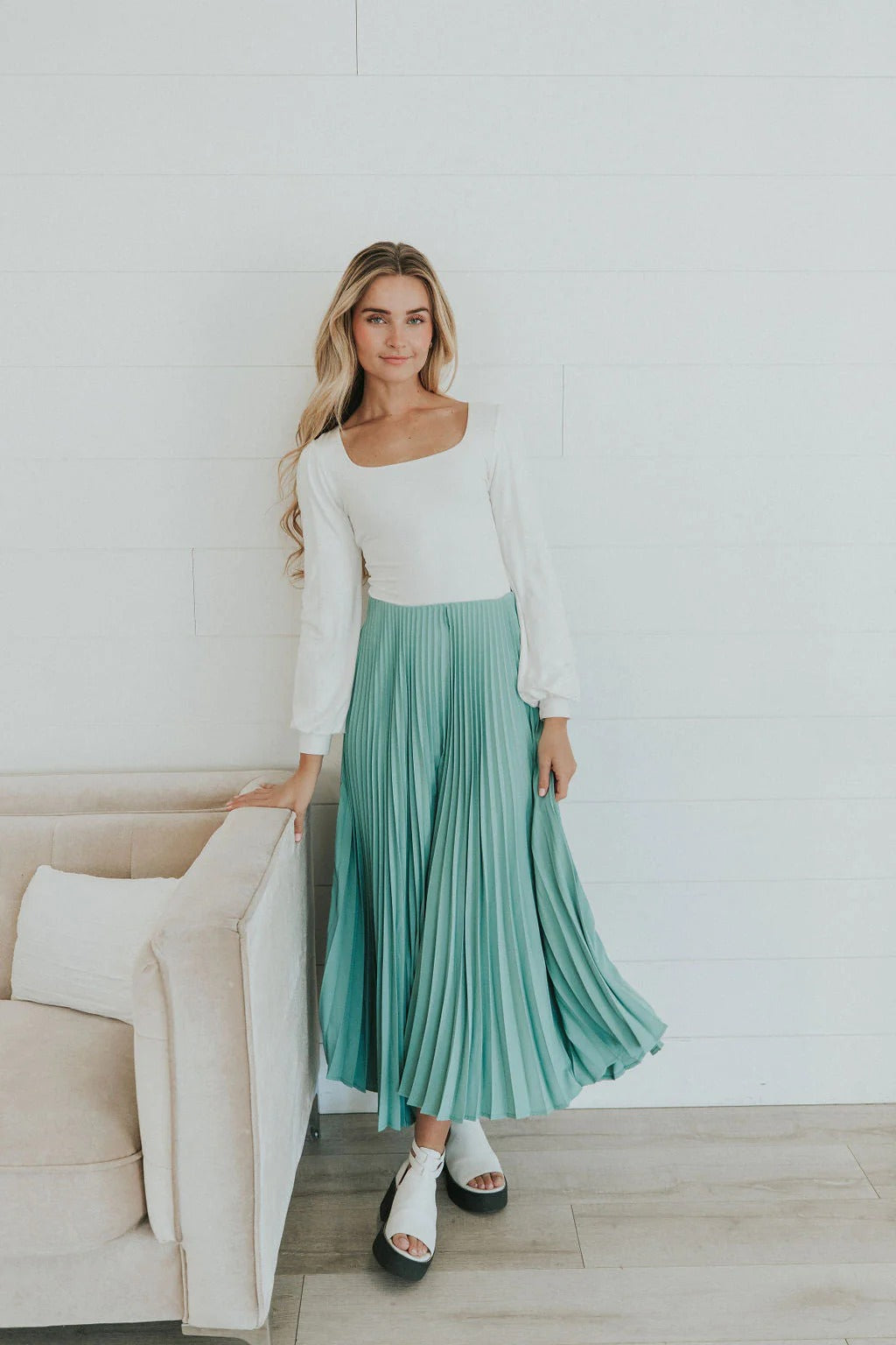 Hazel Blues® | PERFECT VIEW PLEATED SKIRT