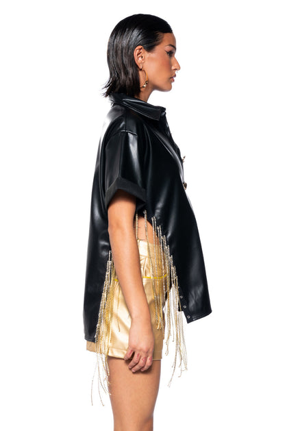 ABOVE AVERAGE CHAIN DETAIL BUTTON DOWN TOP