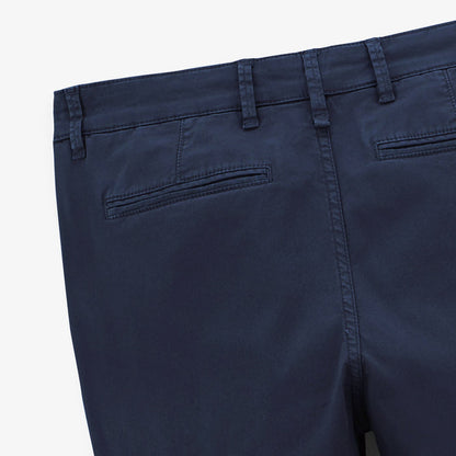 Chino 702 coupe droite confort bleu marine en coton homme serge blanco
