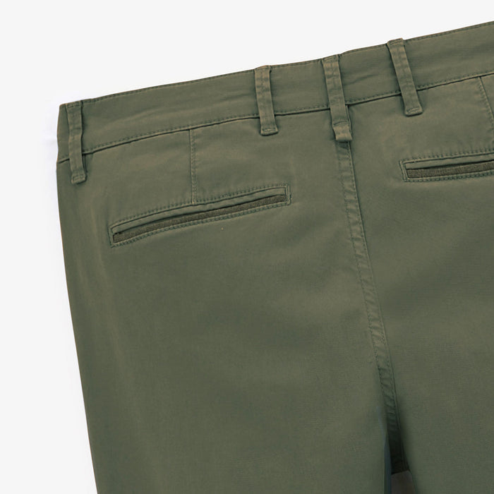 Chino 702 coupe droite confort vert militaire en coton homme serge blanco