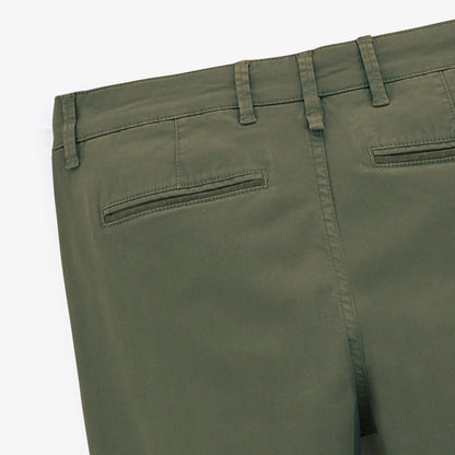 Chino 702 coupe droite confort vert militaire en coton homme serge blanco