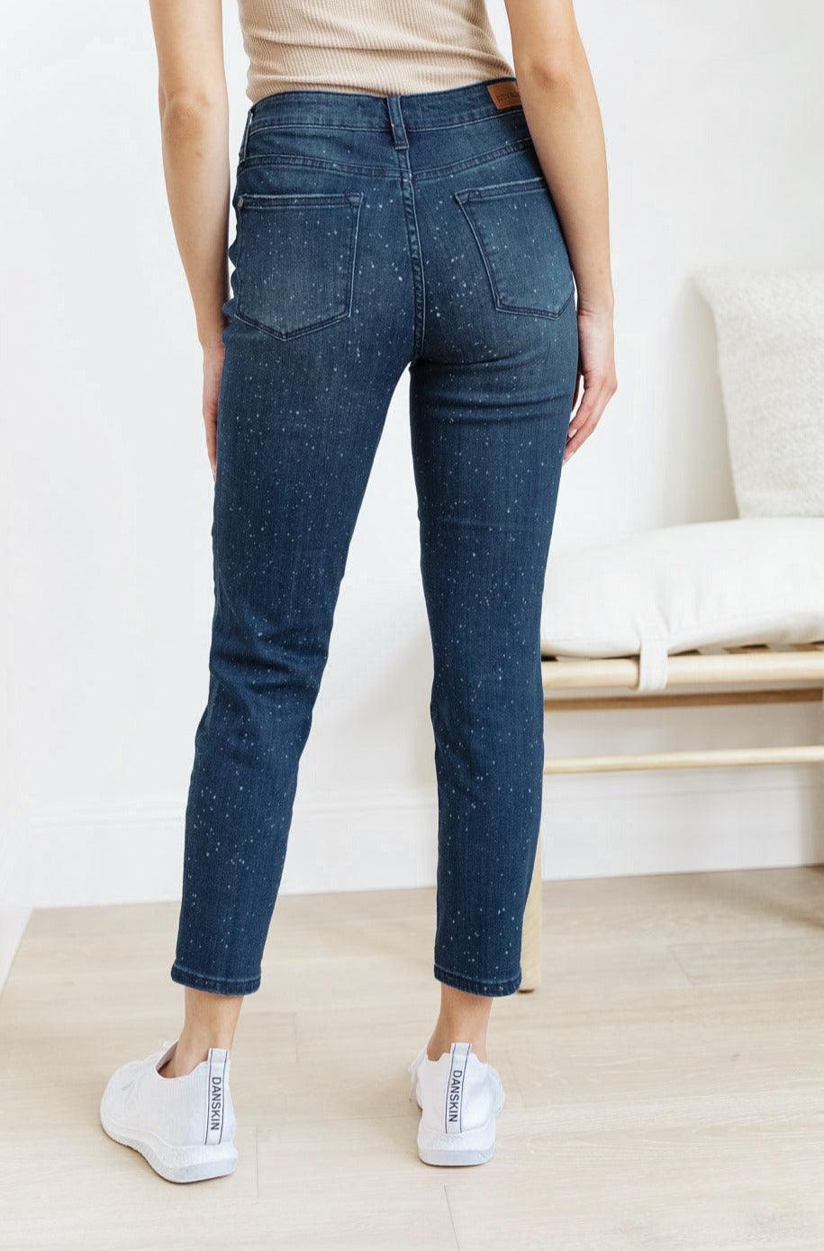 Hazel Blues® | Mid-Rise Relaxed Fit Mineral Wash Jeans