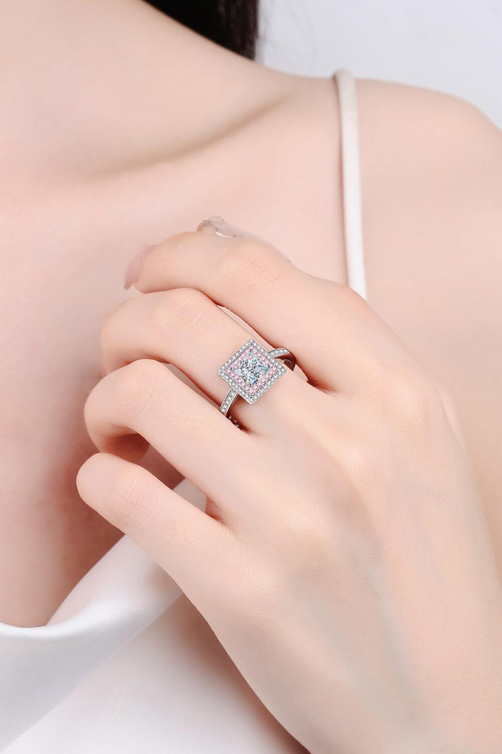 Hazel Blues® | Stay Elegant 1 Carat Moissanite Ring
